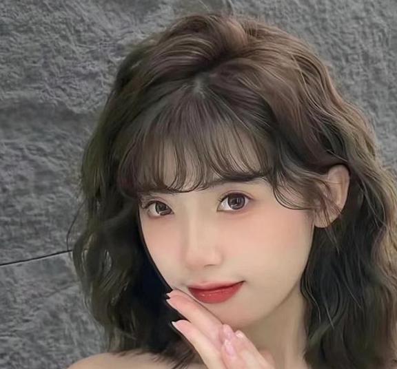 2024最新女式短發(fā)發(fā)型，展現(xiàn)自信與美麗的青春風采